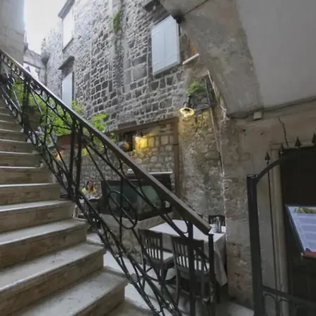 Boutique Square Albergue *