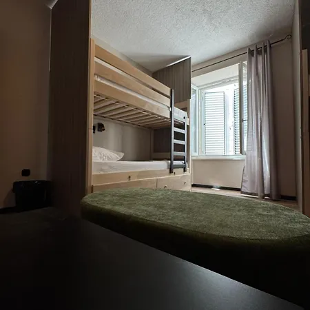 Albergue Boutique Square