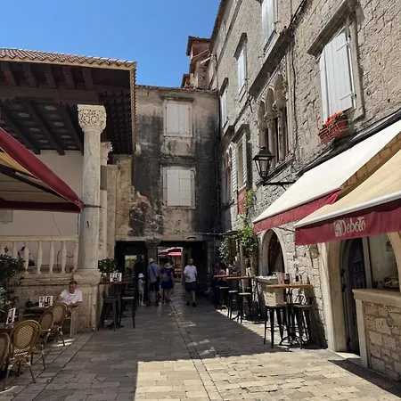 Albergue Boutique Square