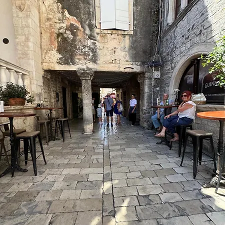 Albergue Boutique Square *