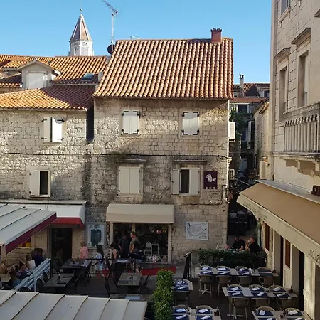 Boutique Square Albergue