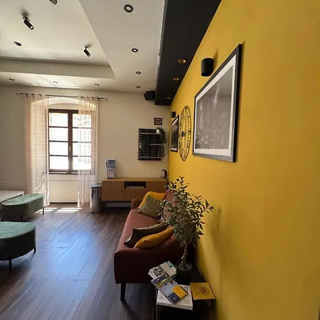 Albergue Boutique Square *